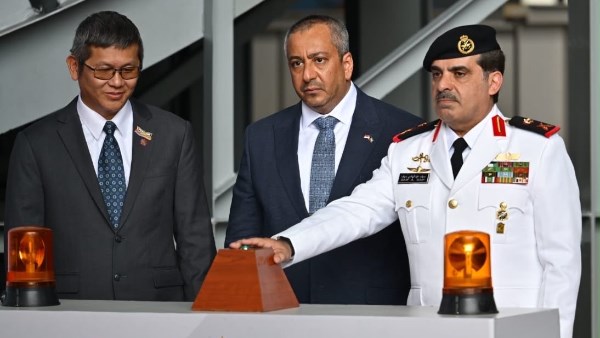 آمر القوة البحرية الكويتية يشهد مراسم تصنيع 3 سفن صاروخية في سنغافورة بالشراكة مع مجموعة إيدج الإماراتية