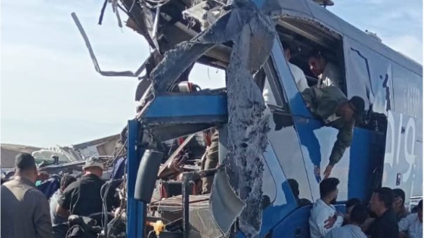 القصة الكاملة لحادث أتوبيس وتريلا الفيوم.. مصرع 13 شخصًا وإصابة 34 آخرين وتحرك أمني عاجل
