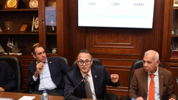 جمعية رجال أعمال إسكندرية ورئيس مصلحة الجمارك يبحثان تقليص زمن الإفراج وتعزيز حركة التجارة