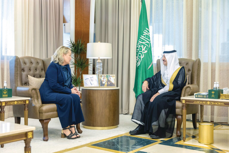 أمير الشرقية يطّلع على جهود “سبل”.. ويكرّم الفائزين من “بناء”