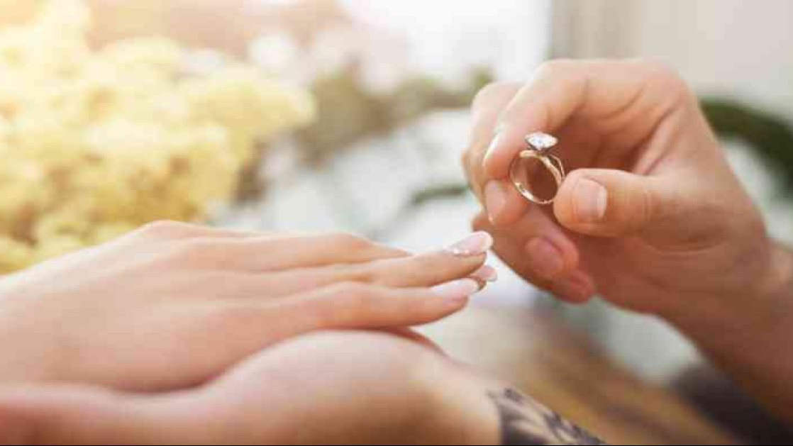 حكم الموافقة على خاطب مشهور بارتكاب الفاحشة.. دار الإفتاء تنصح الفتيات