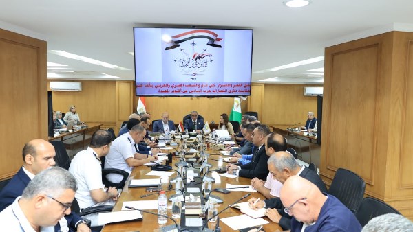محافظ الجيزة يتابع موقف المتغيرات المكانية وملفات التصالح على مخالفات البناء