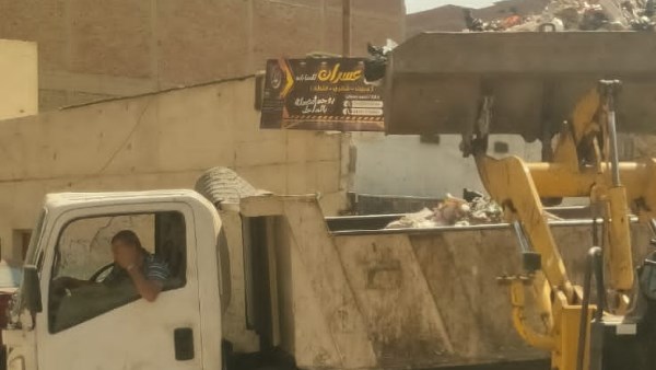 محافظة الجيزة تستجيب للشكاوى..رفع المخلفات ونقاط تجمع القمامة بشارع اللبيني