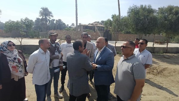 نائب محافظ الجيزة يتفقد أعمال استكمال توسعة ورصف طريق المنصورية بأبو النمرس لمواجهة التكدسات المرورية