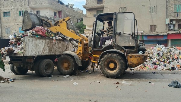 حملات مكثفة لرفع كفاءة النظافة بشارع عثمان محرم في الجيزة