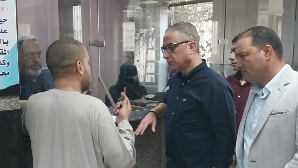 محافظ الجيزة يتفقد المركز التكنولوجي لخدمة المواطنين بكرداسة ويوجه بتيسير الإجراءات