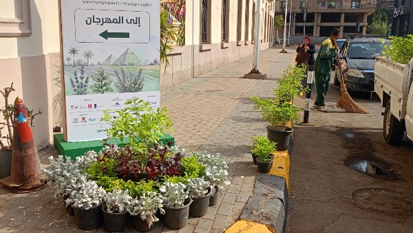 حملات مكثفة لرفع كفاءة النظافة بشارعي المتحف ووزارة الزراعة في الدقي