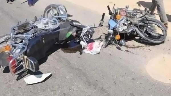 بالأسماء.. إصابة 4 في حادث تصادم موتوسيكلين بالمنوفية