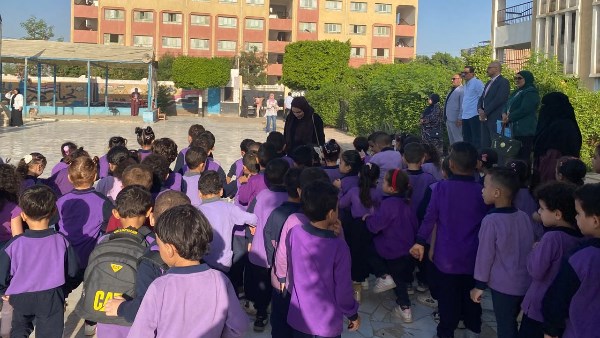 أولياء أمور أحمد زويل التجريبية ببني سويف يتقدمون بشكاوى ضد استبعاد المديرة