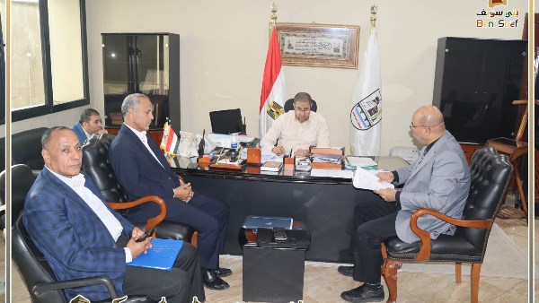 السكرتير العام لبني سويف يعقد اجتماع مجلس إدارة مشروع الجبانات بالمحافظة