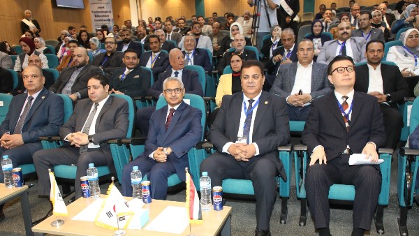 أهمية ربط التعليم باحتياجات الصناعة وتأهيل الشباب لوظائف المستقبل ببني سويف