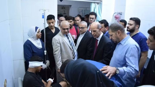 جامعة بني سويف تنقل مصابي حادث الأتوبيس والنقل إلى المستشفى الجامعي