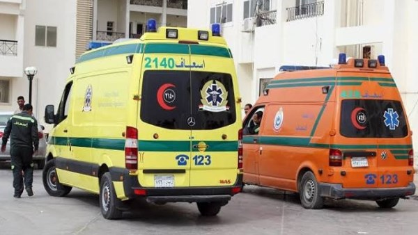 إصابة 7 أشخاص في حادث تصادم ملاكي وميكروباص بطريق قنا الصحراوي الغربى