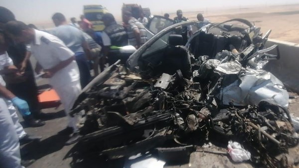 مصرع 8 أشخاص وإصابة 22 آخرين في تصادم ميكروباص ونقل على الطريق الأوسطي