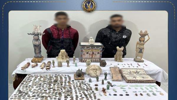 التفاصيل الكاملة لضبط 521 قطعة أثرية متنوعة بحوزة شخصين في سمالوط بالمنيا  .. صور