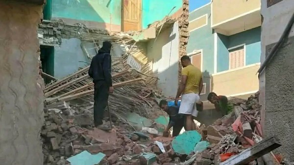 دون إصابات.. انهيار منزل من 3 طوابق في أبوقرقاص بالمنيا