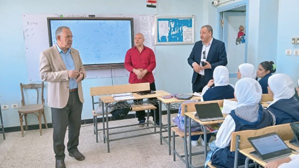 حماية عقول النشء.. تفاصيل تحرك حكومي لتدريس مخاطر السوشيال ميديا بالمدارس