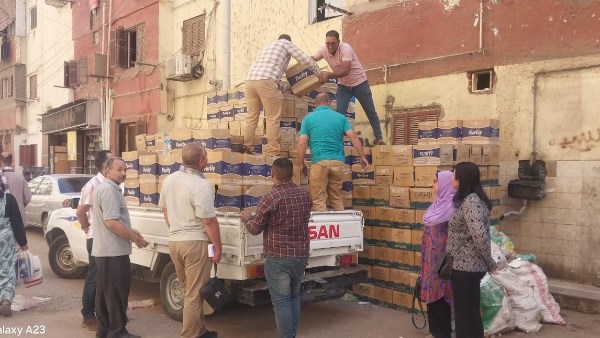 محافظ أسيوط: ضبط 409 كراتين مياه غير مدرجة بقائمة الآبار المرخصة وإعدام 25 كجم أغذية فاسدة