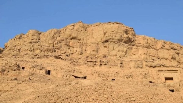 بيت البِنَيّة في سوهاج.. بابٌ غامض تحرسه الجنيات وتحيطه الأساطير