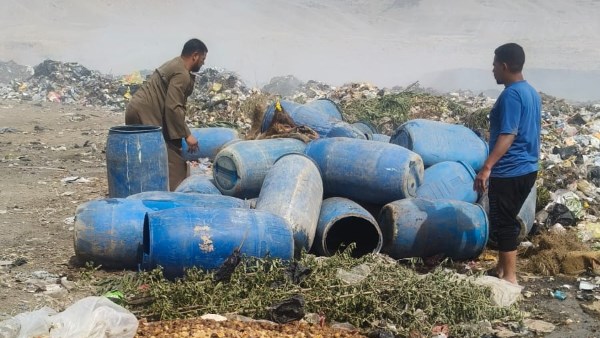 سوهاج.. سلامة الغذاء تضبط مصنع مخللات غير مرخص بأخميم وتعدم 3 أطنان