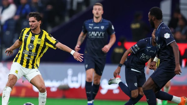 مارتينيلي وواتكينز يقودان هجوم الهلال أمام الاتحاد.. والنصيري يقود العميد
