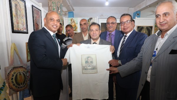 احتفالا بذكرى نصر أكتوبر.. رئيس جامعة قنا يشهد إبداعات طلاب التربية النوعية في معرض فني