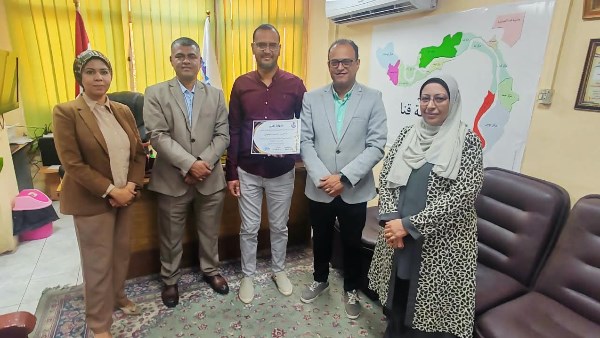 صحة قنا تكرم المتميزين في تقديم خدمات الرعاية الصحية بوحدة الخطارة
