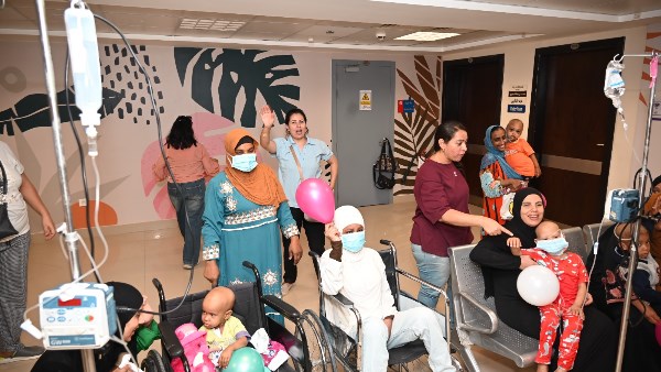 يوم للفرح والدعم النفسي.. «شفاء الأورمان» بالأقصر تنظم احتفالية للأطفال محاربي السرطان