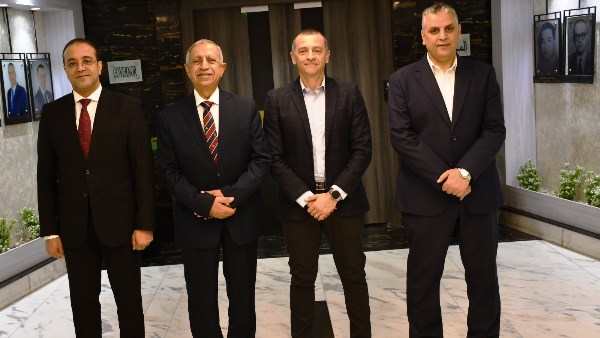محافظ أسوان يستقبل رئيس الأكاديمية العربية للعلوم والتكنولوجيا لبحث أوجه التعاون المشترك ودعم جهود التنمية