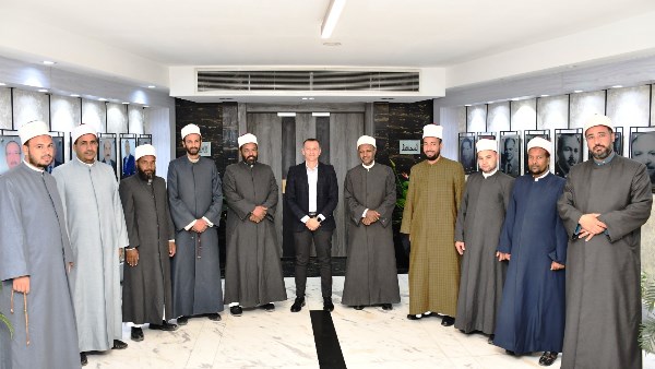 محافظ أسوان يلتقى وفد القافلة الدعوية لمجمع البحوث الإسلامية لتعزيز الوعى الدينى وبناء الإنسان