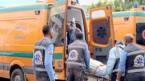 إصابة 14 شخصا فى حادث انقلاب سيارة بأسوان