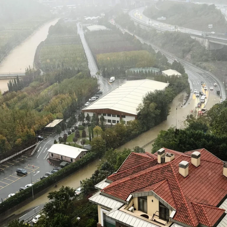 Istanbul floods shut schools