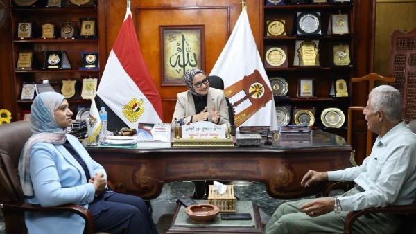 لبحث موقف المشروعات الجارية والمتعثرة محافظ الوادي الجديد تلتقي مستشار مجلس الوزراء