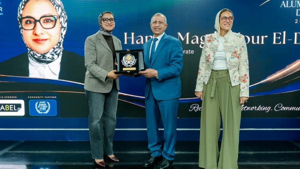 تكريم محافظ الوادي الجديد في فعاليات يوم الخريجين بالأكاديمية العربية للعلوم والتكنولوجيا