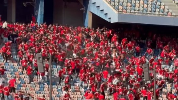 جماهير الأهلي تزين مدرجات ستاد القاهرة قبل ساعات من القمة أمام الزمالك