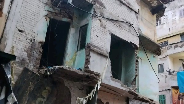 سقوط أجزاء من عقار مهجور في غيط العنب بالإسكندرية