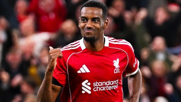 إيزاك يقود هجوم ليفربول أمام برايتون في الدوري الإنجليزي