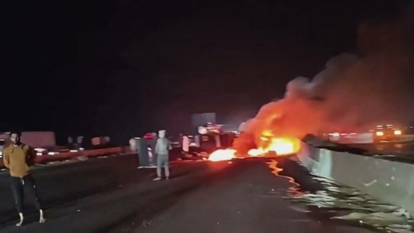دون إصابات.. السيطرة على حريق سيارة عقب انقلابها غرب مدينة الحمام بمطروح