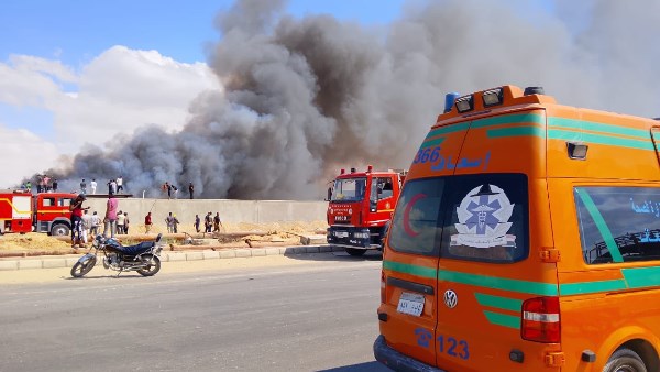إصابة 11 شخصا في حريق مصنع للغزل والنسيج بالشرقية