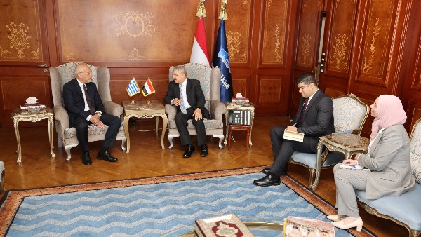 قناة السويس تدعو الشركات اليونانية للاستثمار في الصناعات البحرية والخدمات اللوجستية