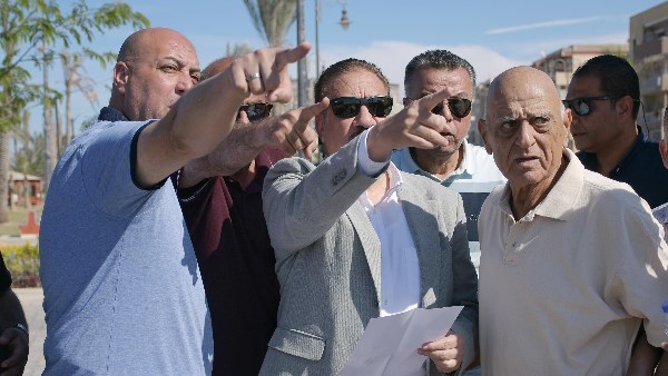 خلال جولته الميدانية اليوم .. محافظ بورسعيد يلتقي يسري عمارة أحد أبطال حرب أكتوبر