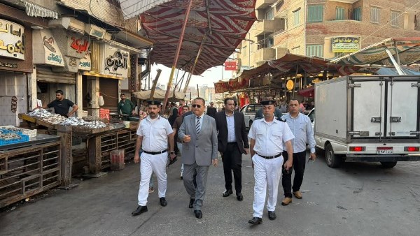 مدير أمن دمياط يتفقد سوق السمك لمتابعة الحالة الأمنية