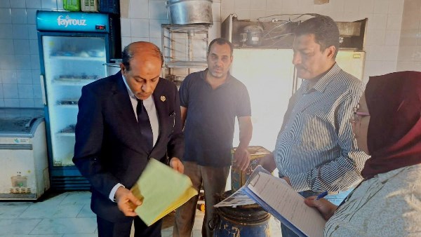 تموين القليوبية يضبط 240 كيلو جبن غير صالح للاستهلاك و11 كيلو من ثاني أكسيد التيتانيوم بالعبور