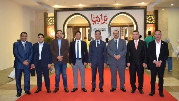 رئيس جامعة بنها يتفقد معرض تراثنا.. ويبحث تعزيز التعاون مع جهاز المشروعات
