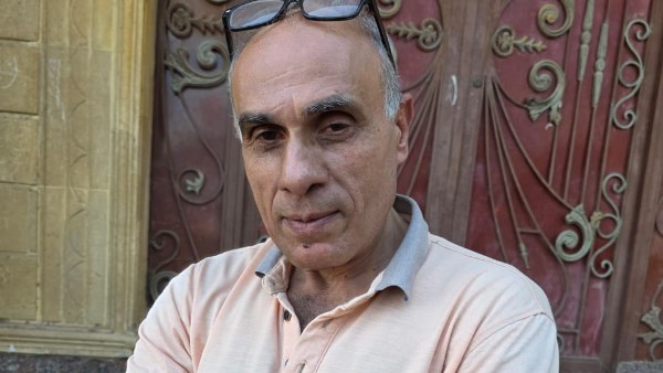 شاهد.. أول ظهور للحاج خالد الشحات مكتشف القطع الأثرية بقرية بهبيت الحجارة بالغربية