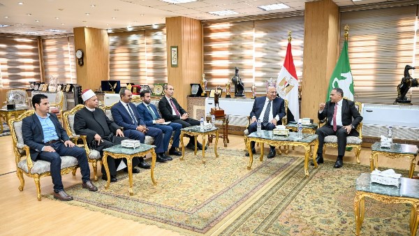 محافظ الشرقية: تنفيذ برامج وفعاليات توعوية بمخاطر الهجرة غير الشرعية