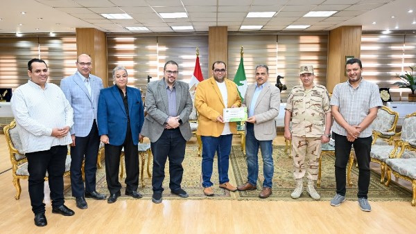 محافظ الشرقية يكرم مديري المستشفيات المتميزة لإجراء 1383 عملية وإجراء جراحيا ومنظارا وقسطرة
