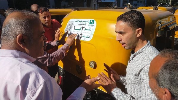 تسجيل 200 توك توك إلكترونيا في فاقوس ضمن منظومة الحوكمة بالشرقية