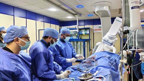 صحة الشرقية: نجاح قسطرة مخية علاجية لسيدة عمرها 66 عامًا وإنقاذ أخرى .. صور