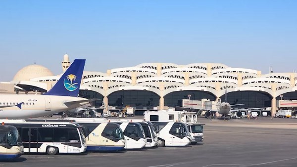 بعد استهداف الصالة رقم 3 ووقوع إصابات.. تعليق العمليات التشغيلية بمطار الملك خالد في الرياض